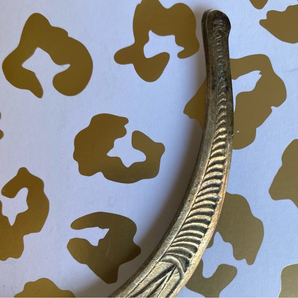 Vintage gold/brass tone hasli torque embossed necklace - Picture 4 of 5